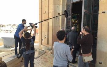 Las cámaras de TV3 se asoman desde la Cúpula a la Nave de la Basílica de Santa María